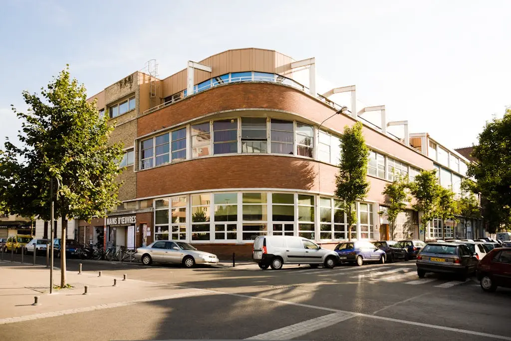 Zzxnxa8jQArT1BRb_batiment-angle-c-vincianeverguethen-9987